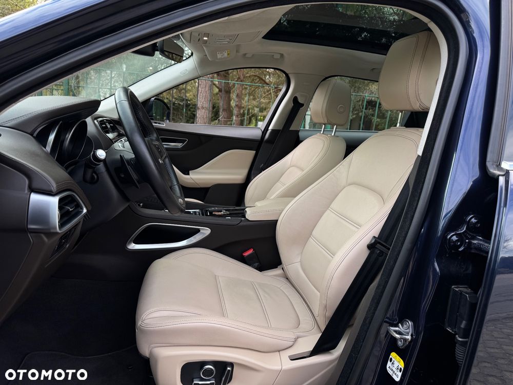 Jaguar F-Pace 25t AWD Prestige - 6