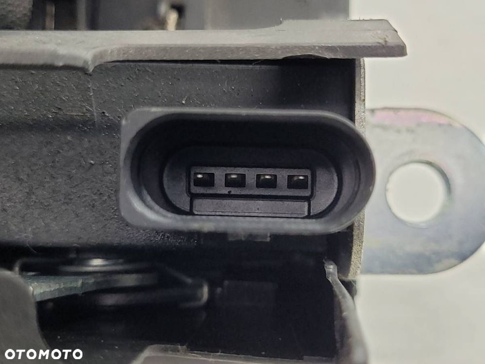 ZAMEK KLAPY TYLNEJ BAGAŻNIKA VW TOURAN I 1T0827505F 2006 EU - 6