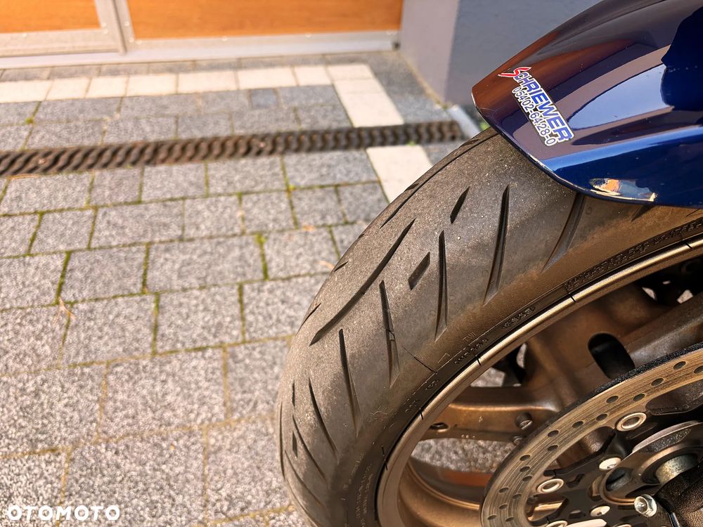 Suzuki GSX - 12