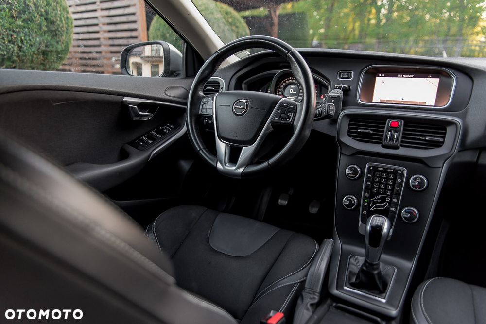Volvo V40 D2 Drive-E Momentum - 30