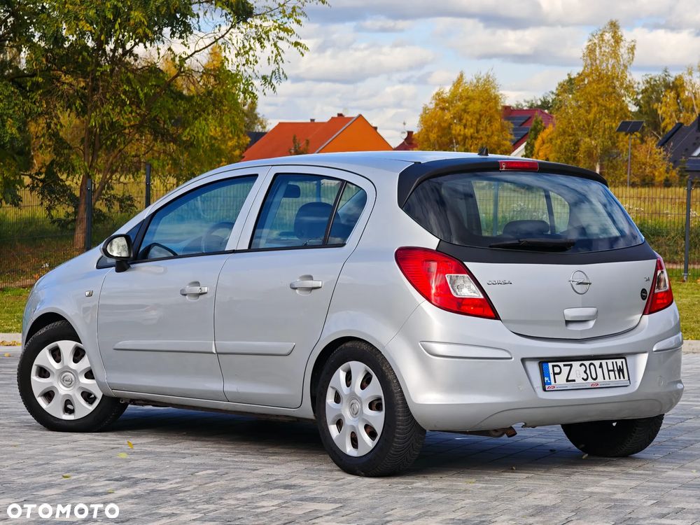 Opel Corsa 1.4 16V Cosmo - 13