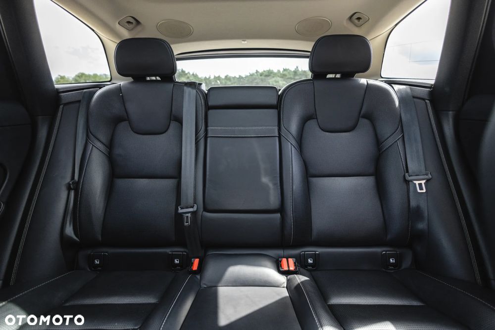 Volvo XC 60 B4 D AWD Inscription - 36