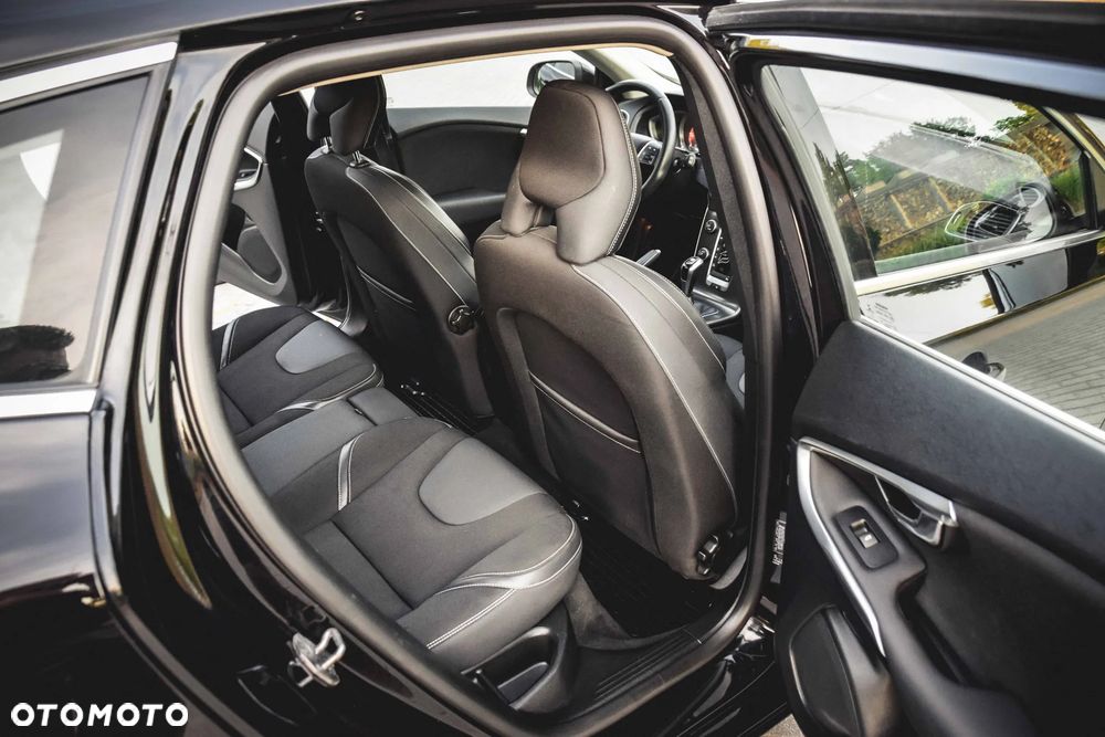 Volvo V40 D2 Momentum - 26