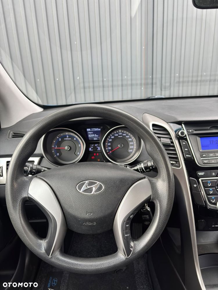Hyundai i30 blue 1.6 CRDi Passion - 14