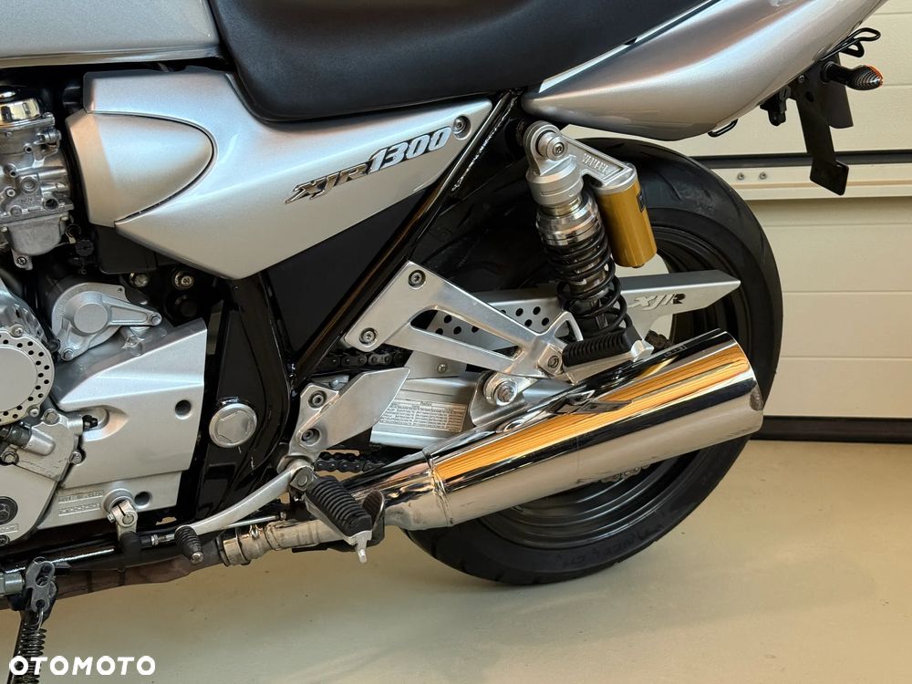 Yamaha XJR - 11
