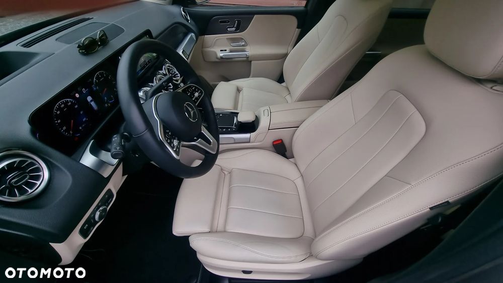 Mercedes-Benz GLB 250 4-Matic AMG Line 8G-DCT - 26