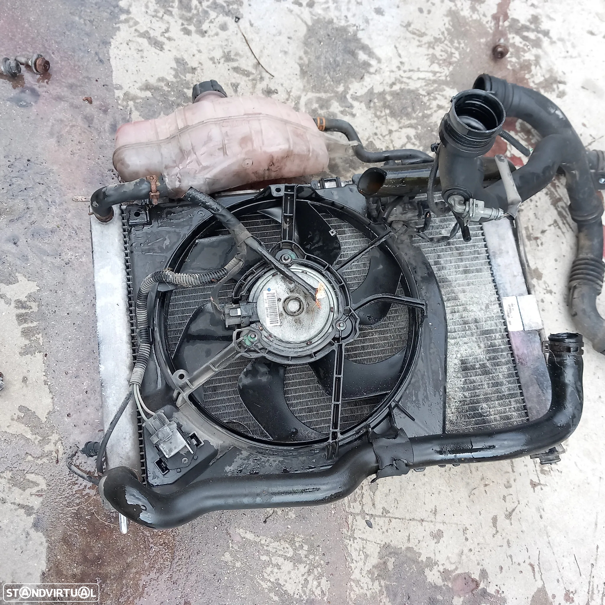 Frente com radiadores e capot renault clio 3 - 11