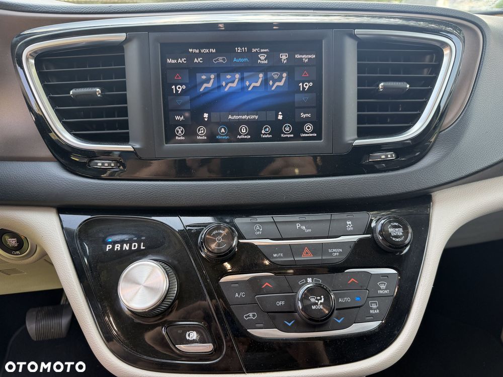Chrysler Pacifica - 23
