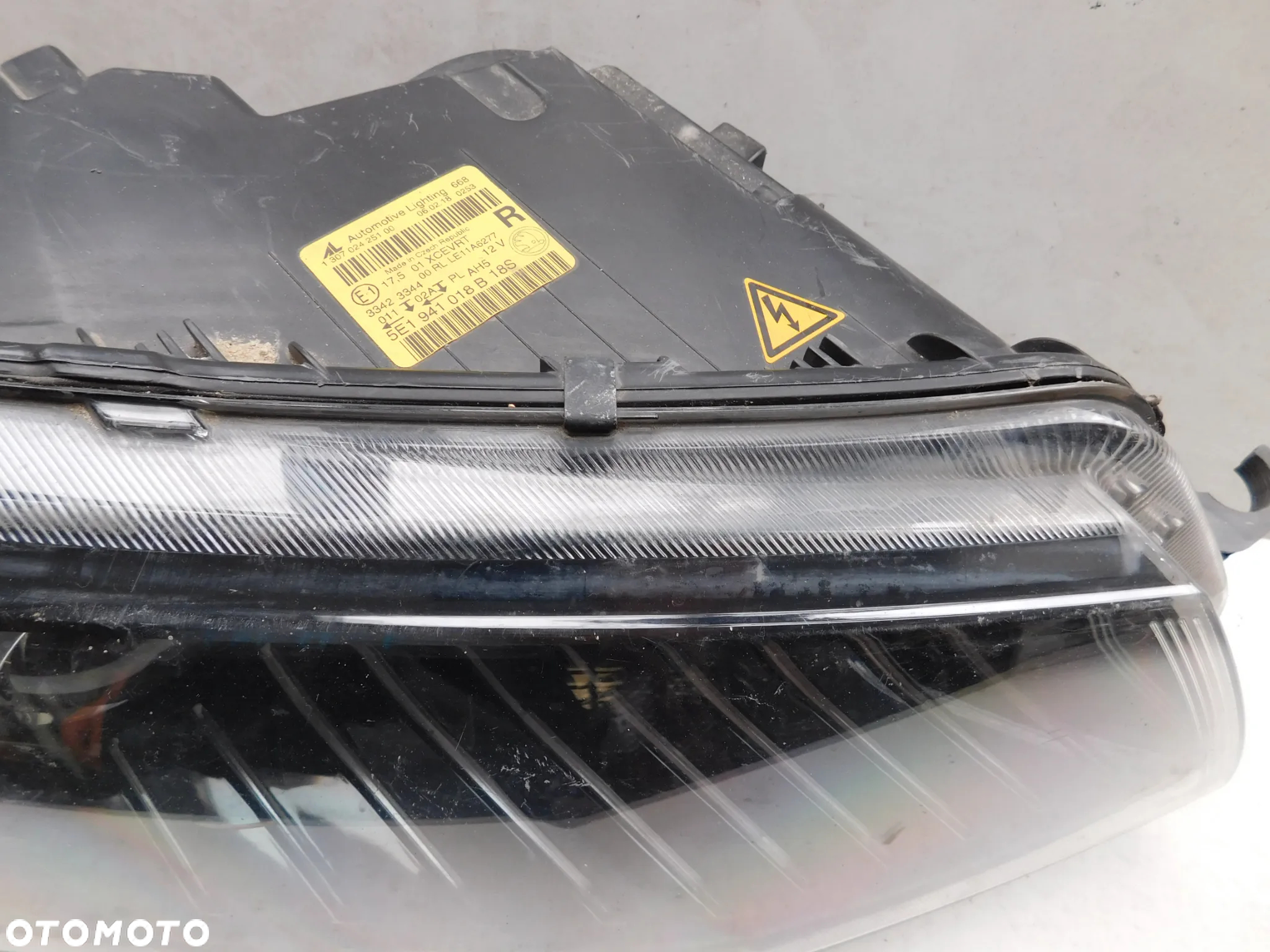 lampa prawa przód SKODA OCTAVIA III XENON SKRĘTNY EUROPA - 5