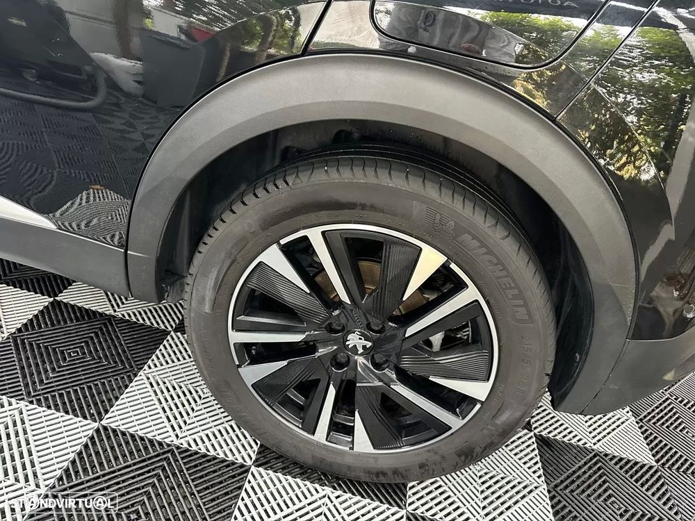 Peugeot e-2008 GT Pack - 4