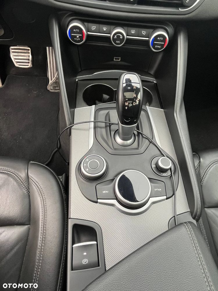 Alfa Romeo Giulia 2.0 Turbo Veloce - 13