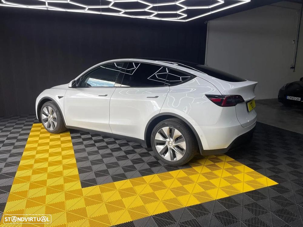 Tesla Model Y Long-Range RWD - 19