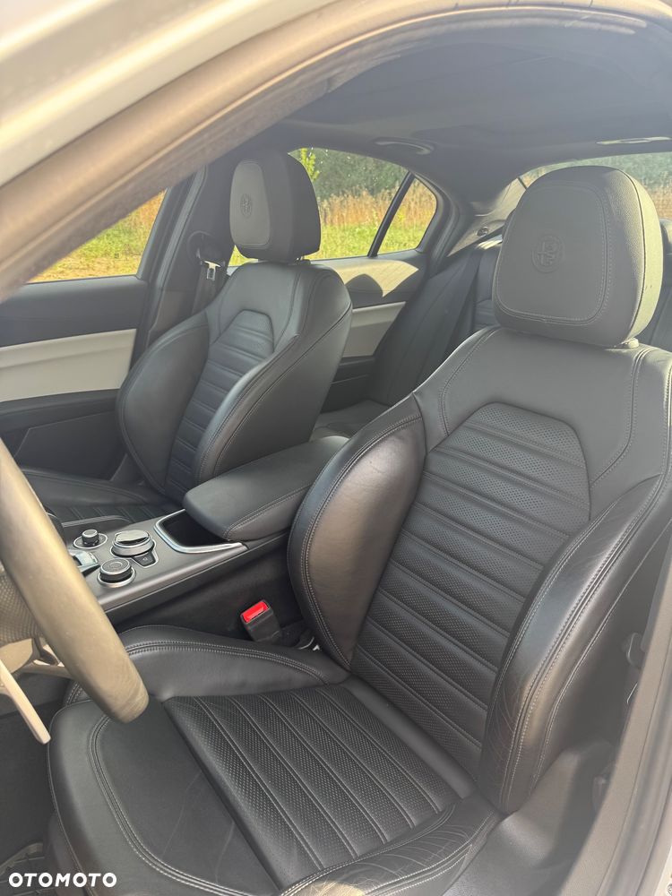 Alfa Romeo Giulia 2.0 Turbo Veloce - 11