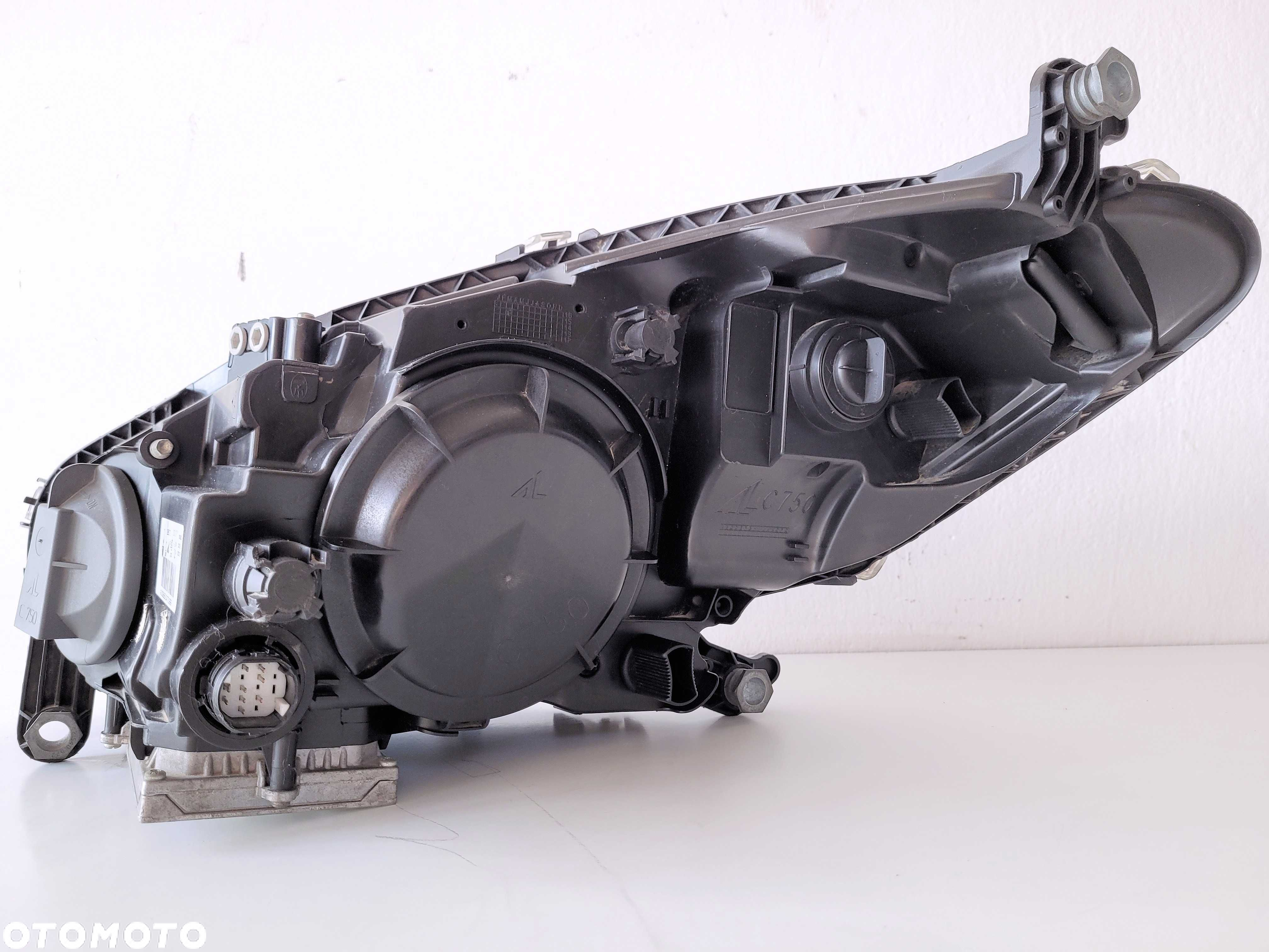 Maserati Granturismo Grancabrio [07-12] - lampa przednia PRAWA IDEALNA - 4