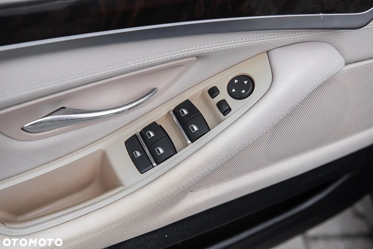 BMW Seria 5 520d Touring Luxury Line - 4