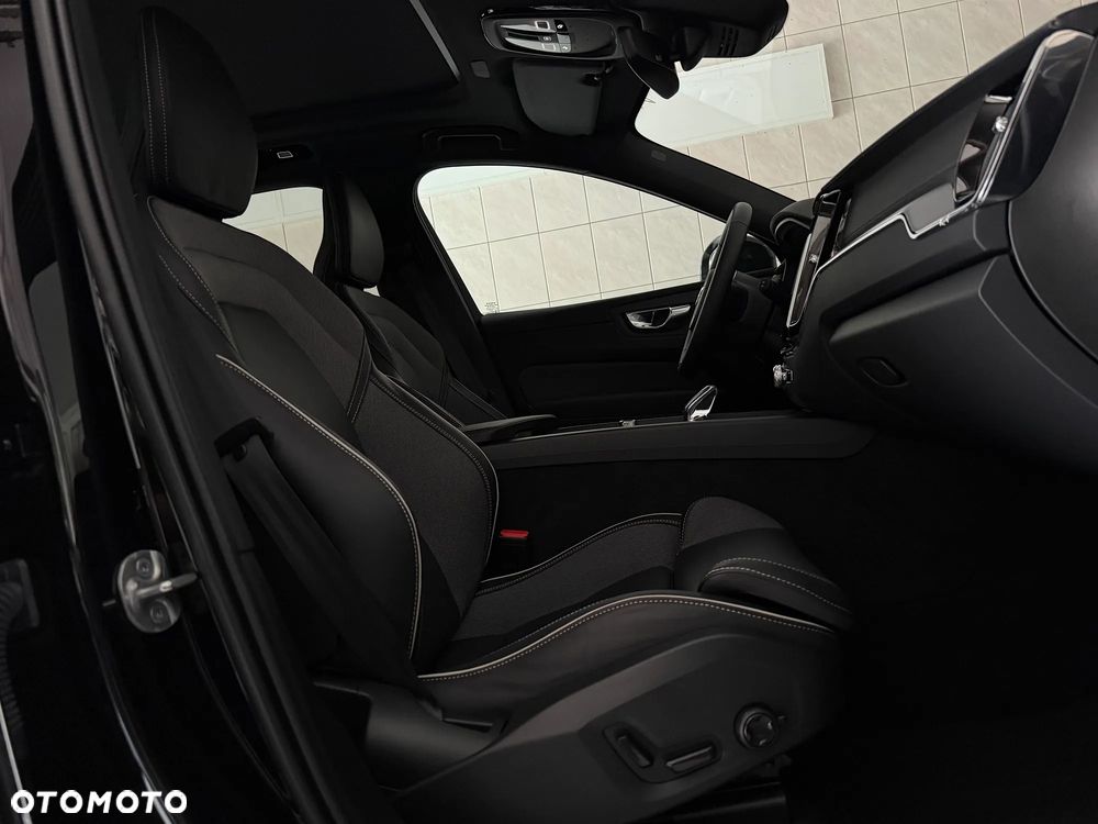 Volvo XC 60 B5 B AWD Plus Dark - 11