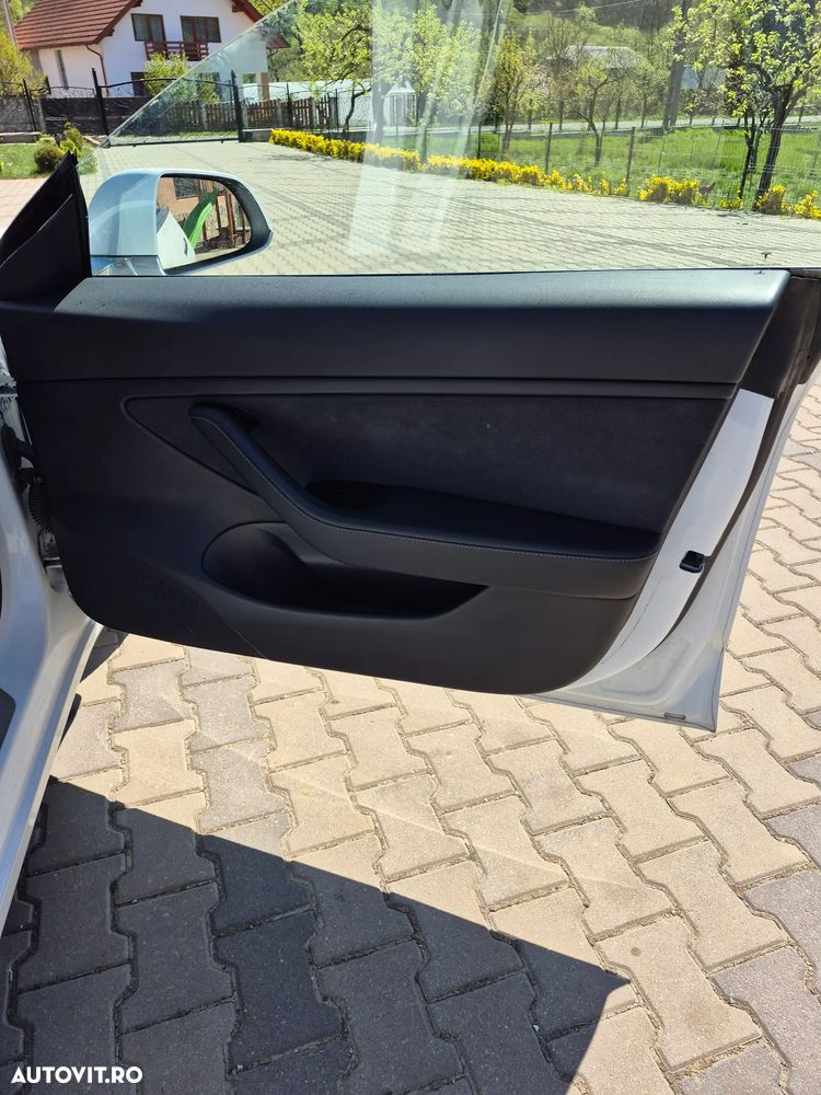 Tesla Model 3 - 9
