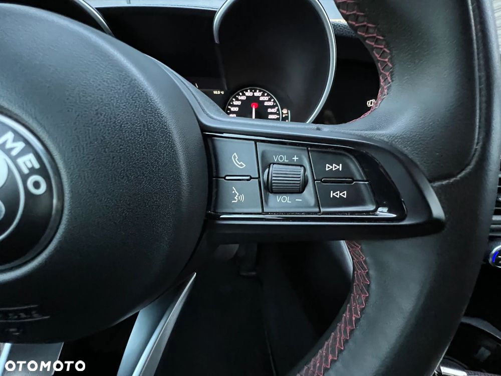 Alfa Romeo Giulia 2.0 Turbo Business - 16