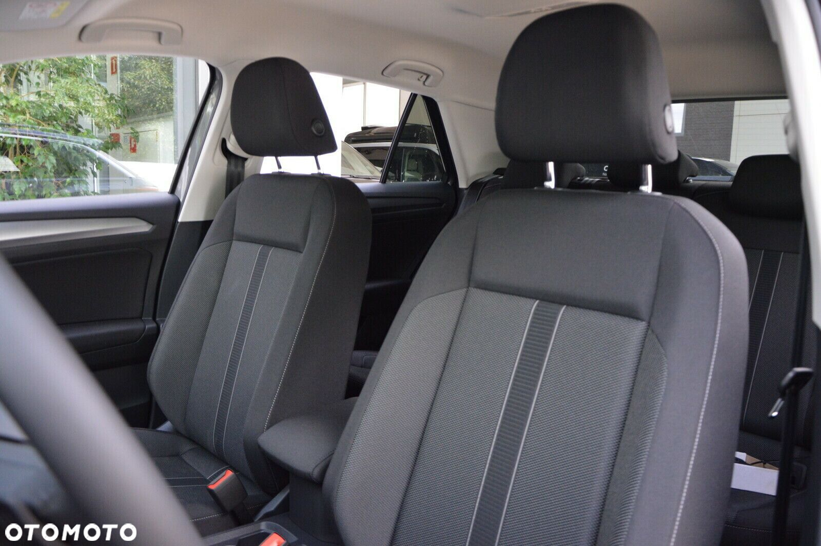 Volkswagen T-Roc - 8