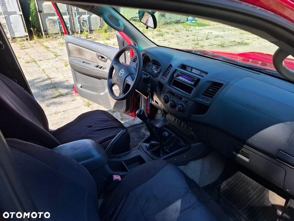 Toyota Hilux 2.5 D-4D Active - 13