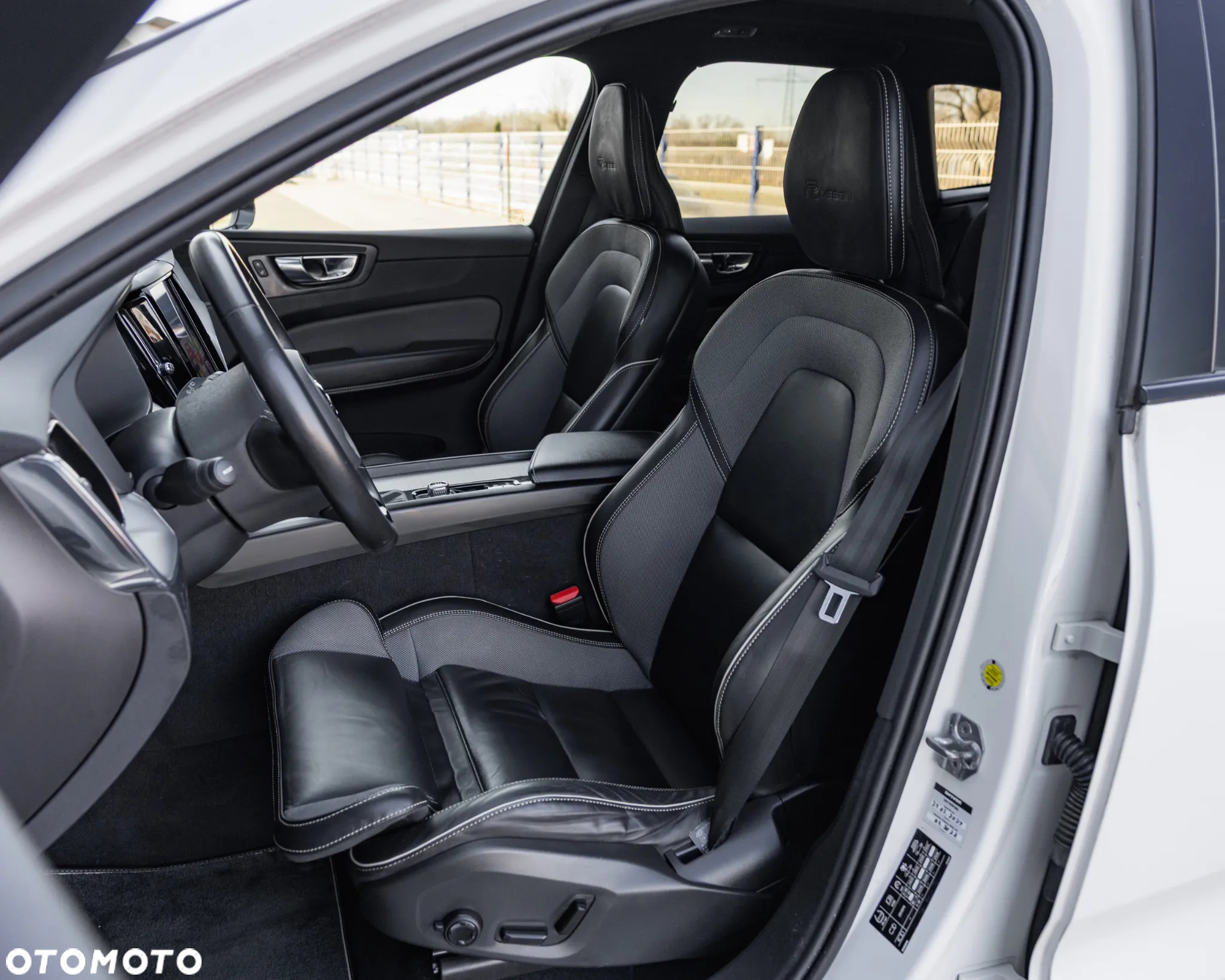 Volvo XC 60 D4 Geartronic RDesign - 24