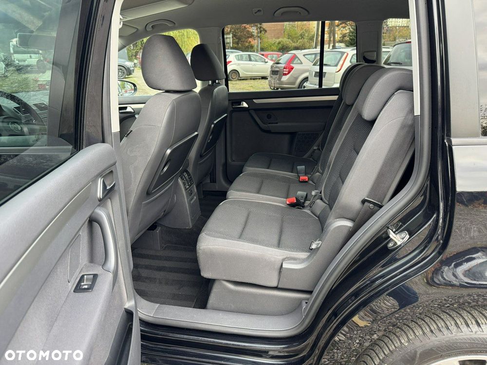 Volkswagen Touran - 20