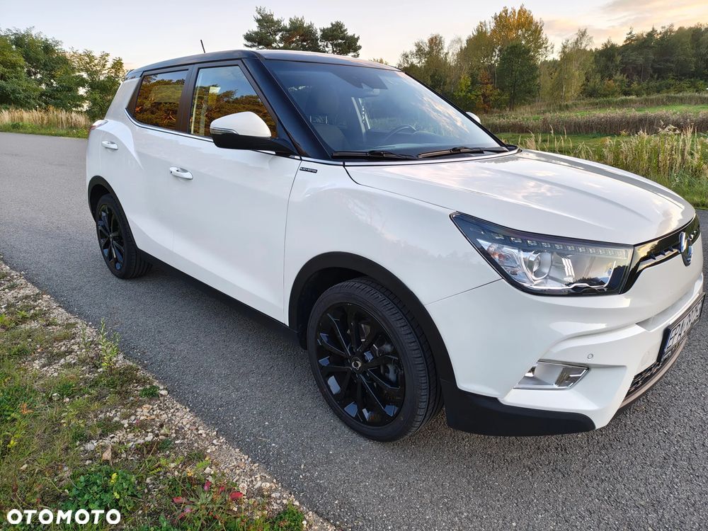 SsangYong/KGM Tivoli e-XGi 160 2WD Black+White - 17