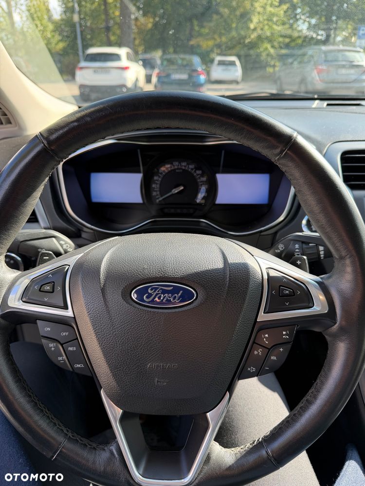 Ford Fusion - 17