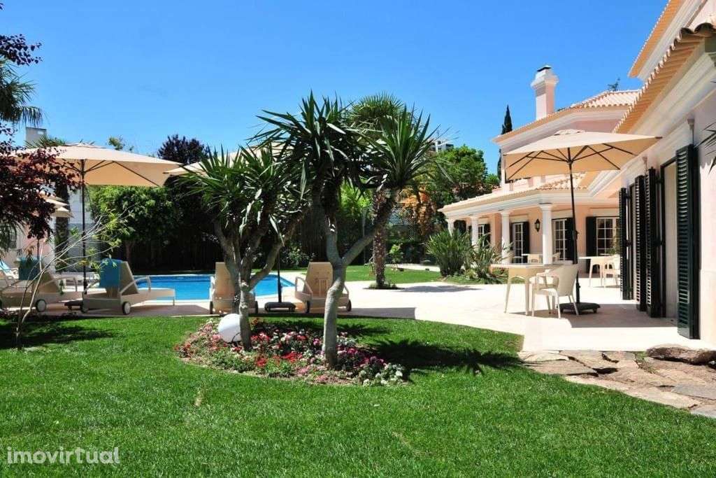 Moradia T8 + 1 com jardim, Bairro do Rosário, Cascais - Grande imagem: 2/23