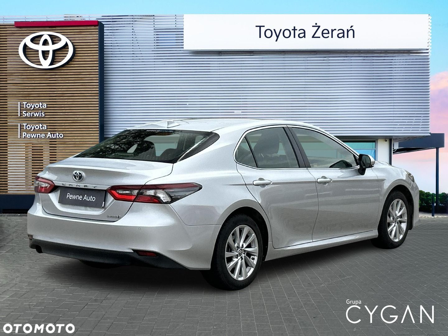 Toyota Camry - 5