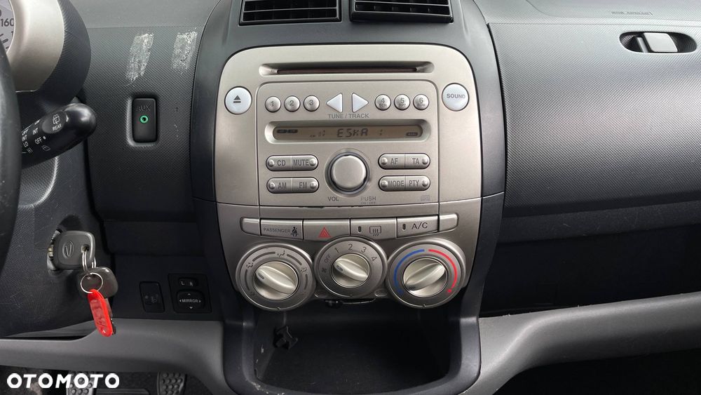 Daihatsu Sirion 1.3 S 100th Anniversary - 6
