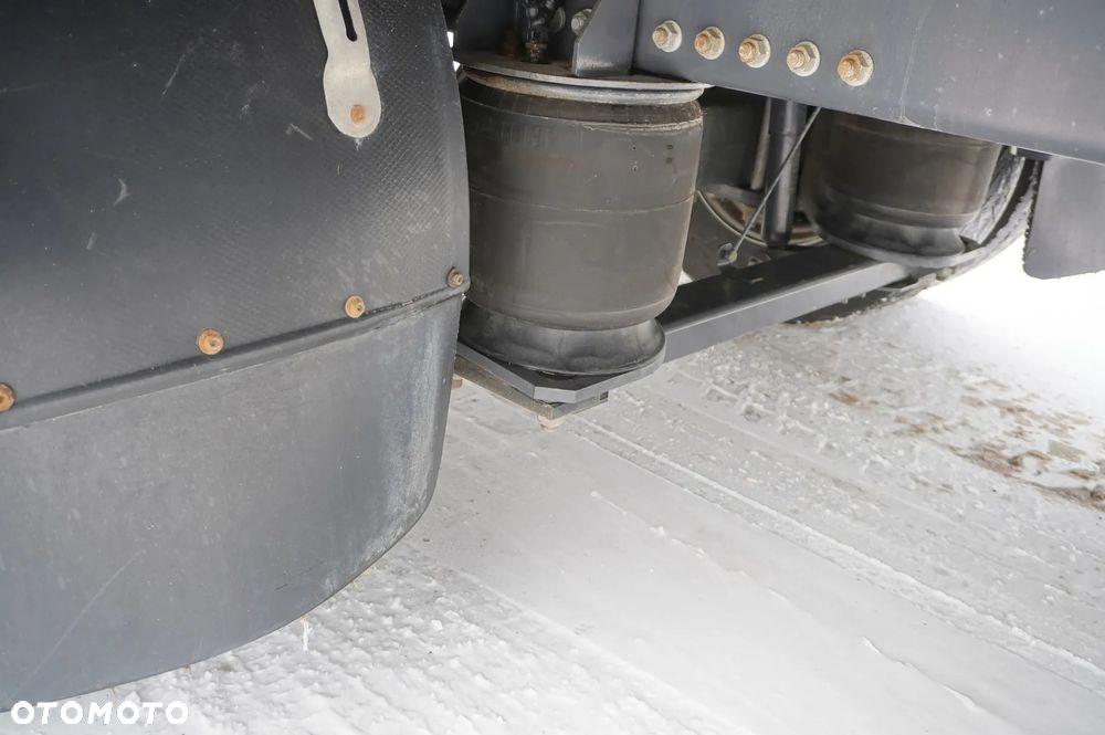 Renault D280 16T / kontener 18 palet / Winda - 11