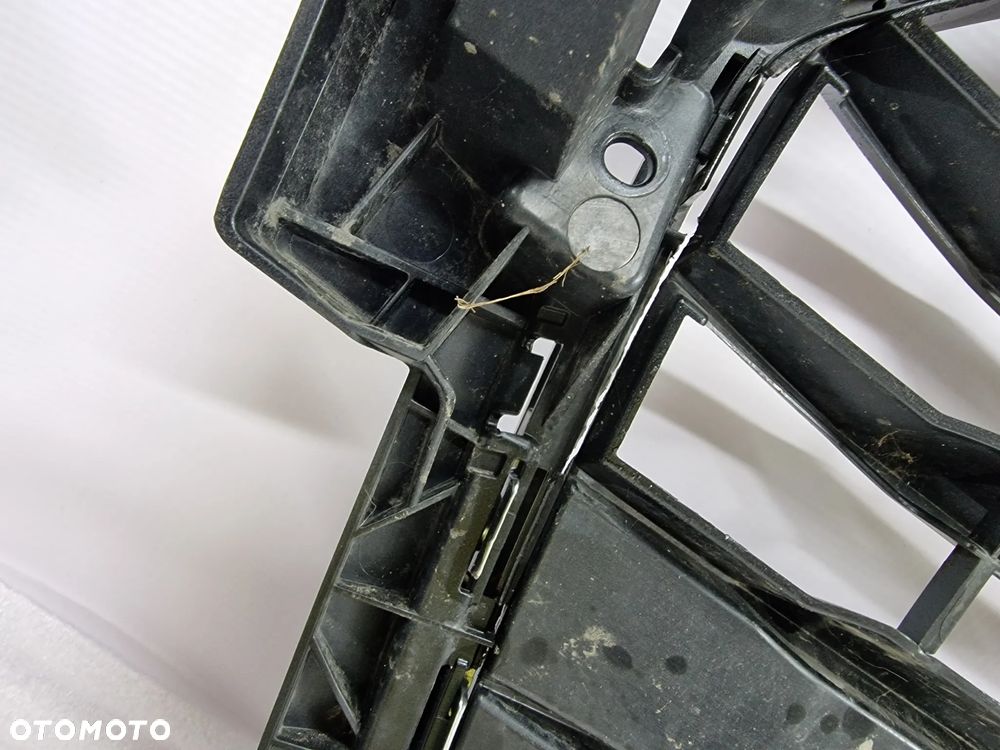 AUDI A1 LIFT 8XA 14- ATRAPA / GRILL PRZEDNI PRZÓD , NR 8XA853651B / 8XA853651C , NR AUKCJI GR6 - 24