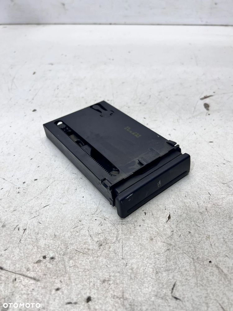 UCHWYT SCHOWEK NA KUBKI AUDI A4 B6 B7 CABRIO 8H2862534 - 2