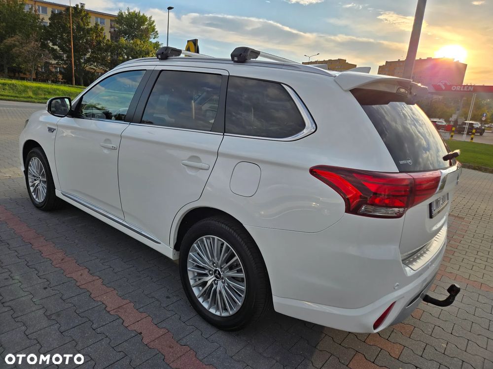 Mitsubishi Outlander - 11