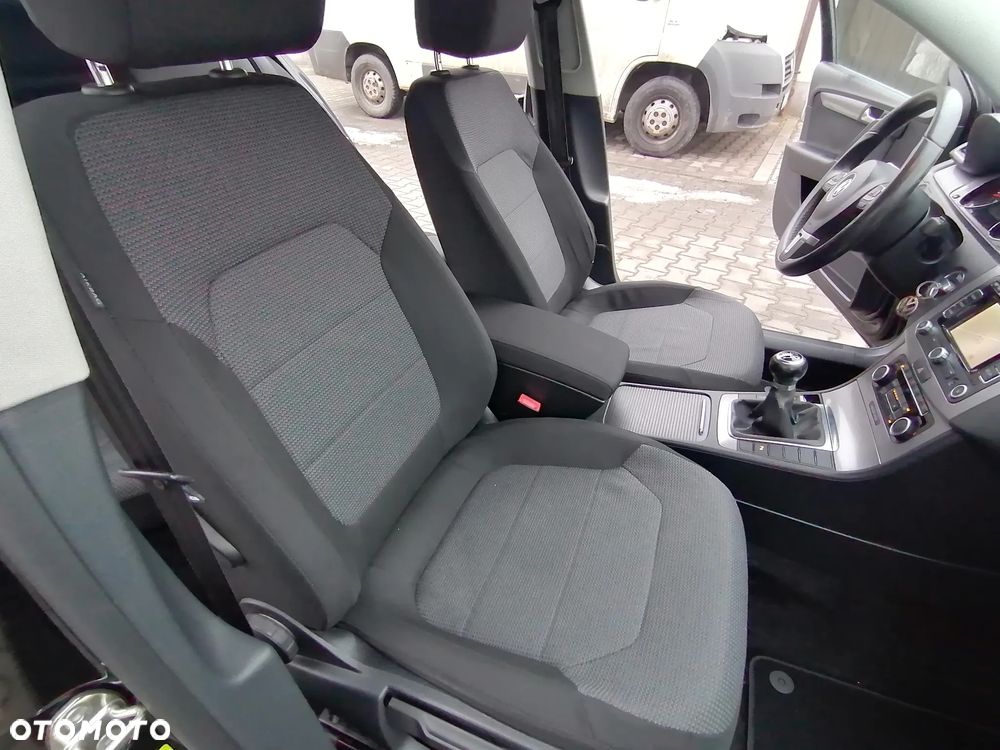 Volkswagen Passat - 29