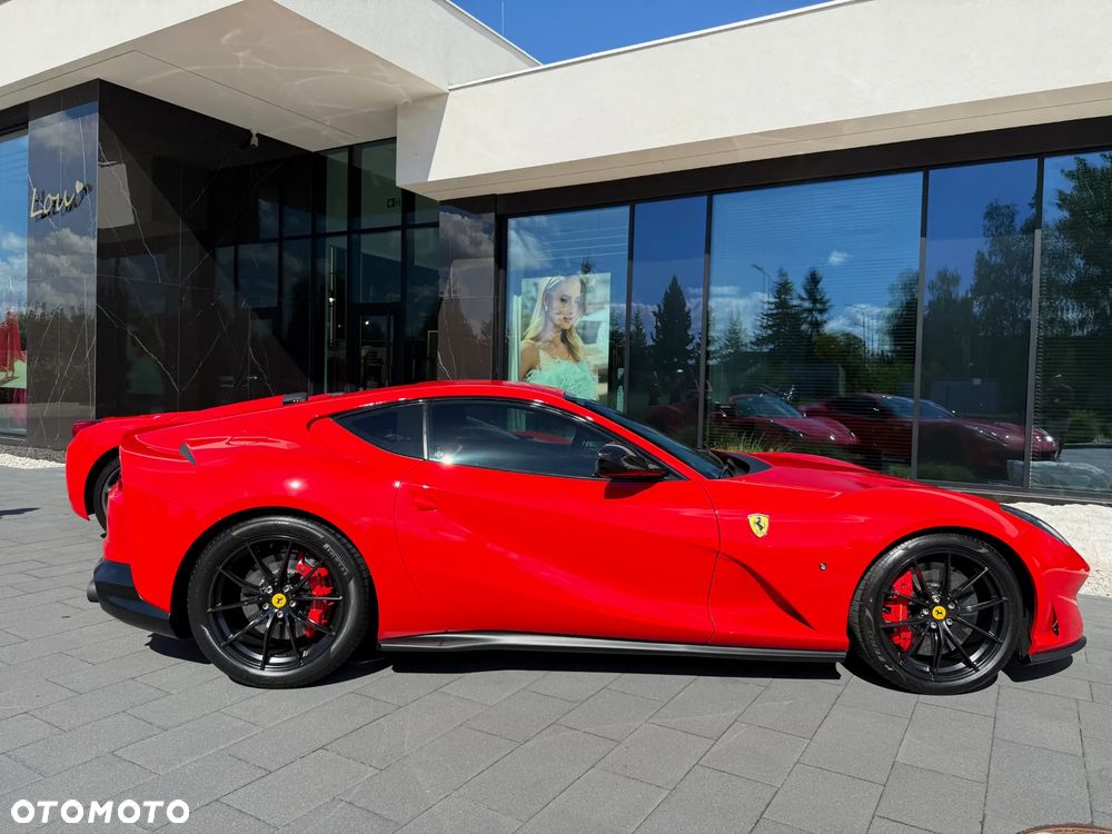 Ferrari 812 Superfast - 6