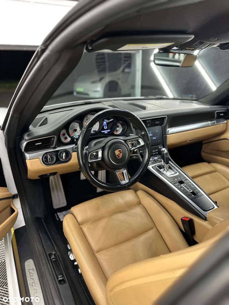 Porsche 911 Carrera 4 PDK Cabrio - 9