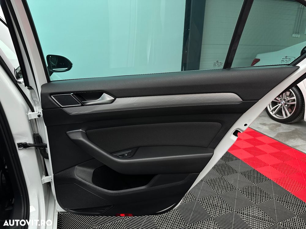 Volkswagen Passat - 27