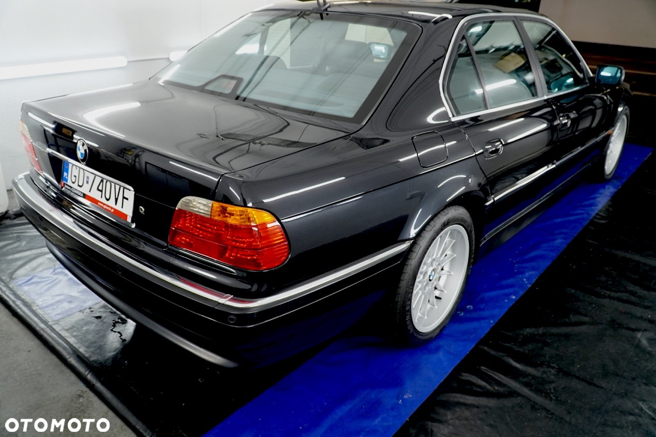 BMW Seria 7 740i - 4