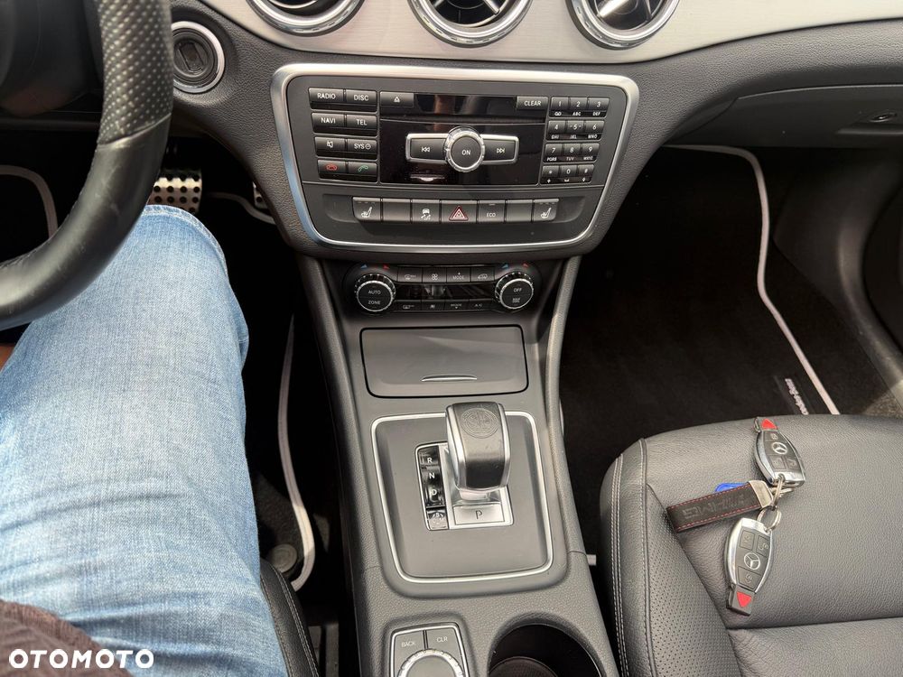 Mercedes-Benz GLA 45 AMG 4Matic 7G-DCT - 24