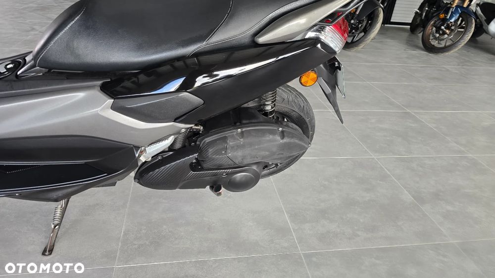 Yamaha NMAX - 9