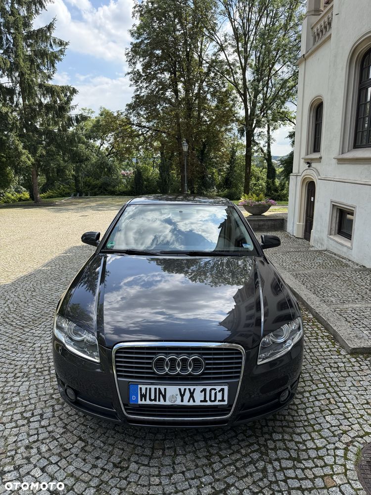 Audi A4 Limousine - 4