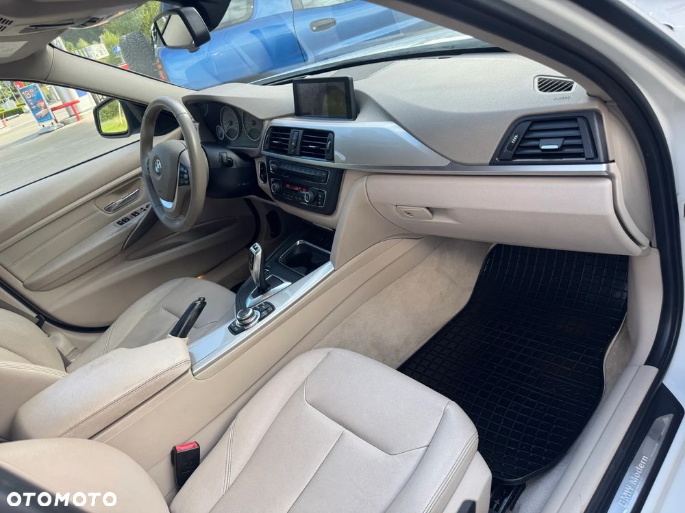 BMW Seria 3 328i Sport-Aut Modern Line - 11