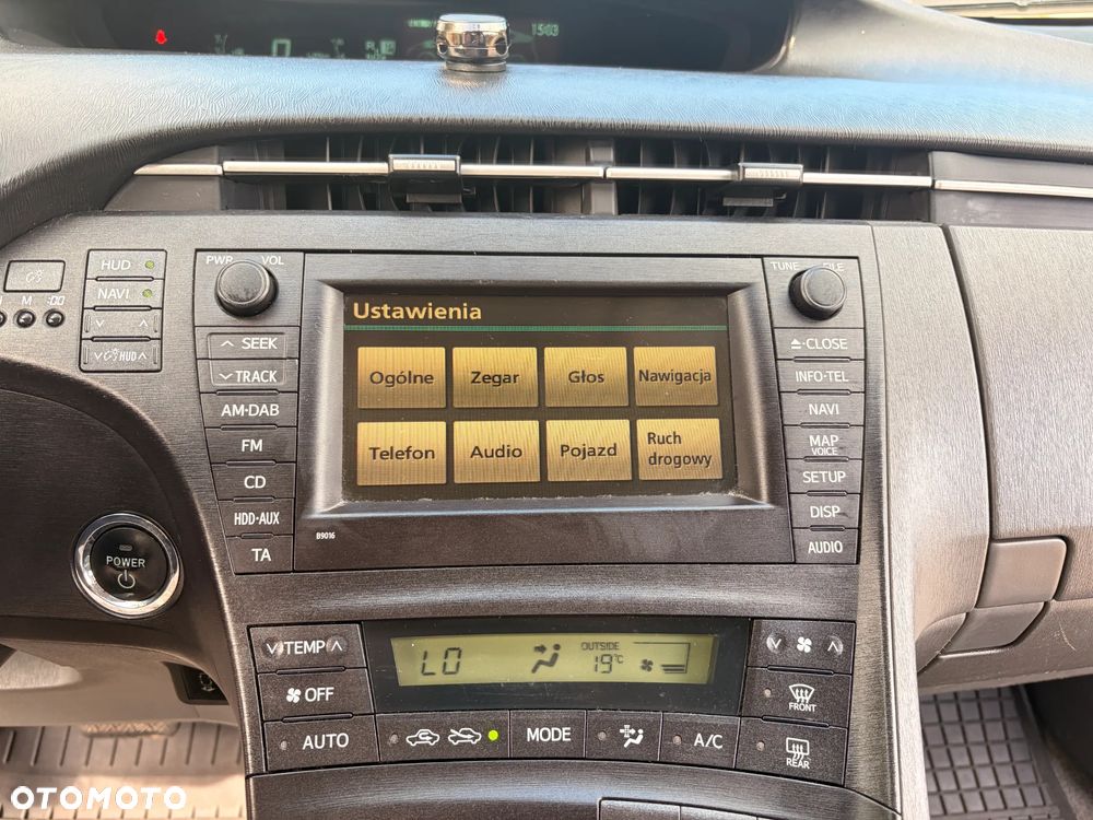 Toyota Prius 1.8 HSD Prestige - 30