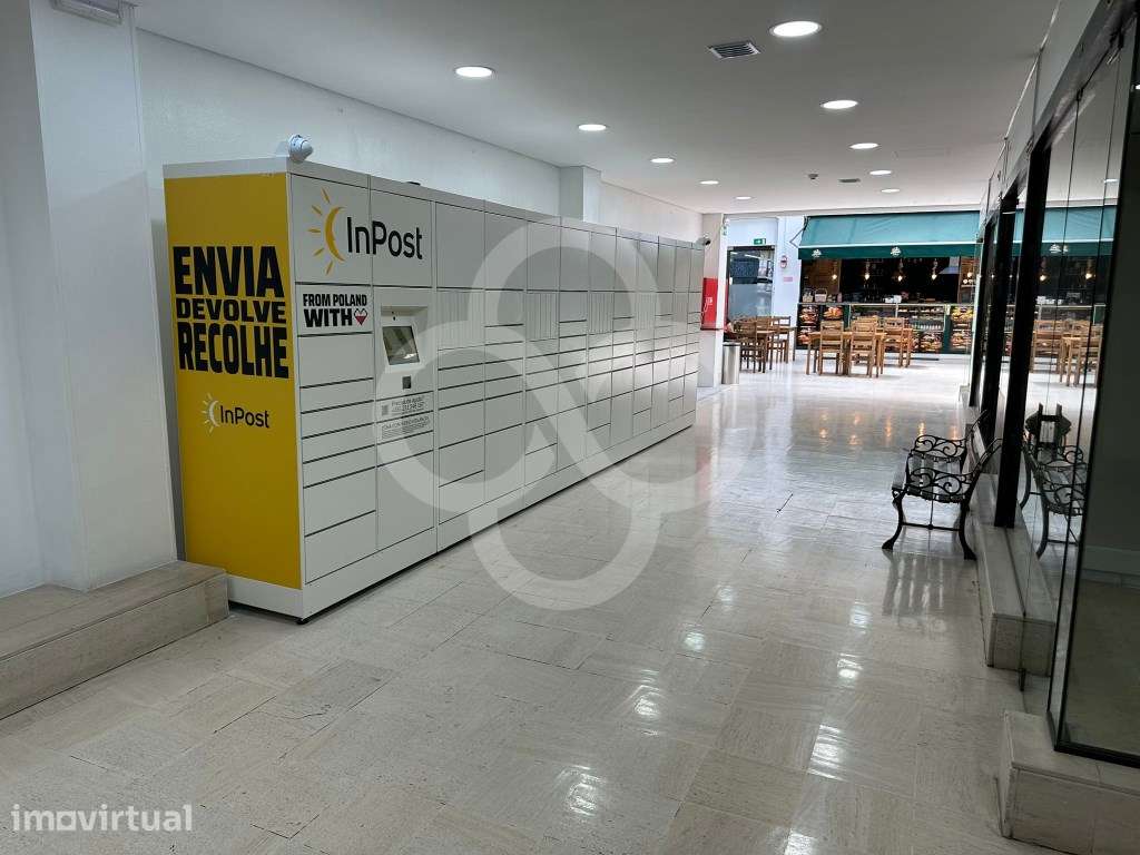 Loja renovada no Shopping Centre das Pedralvas em Benfica Lisboa - Grande imagem: 5/26