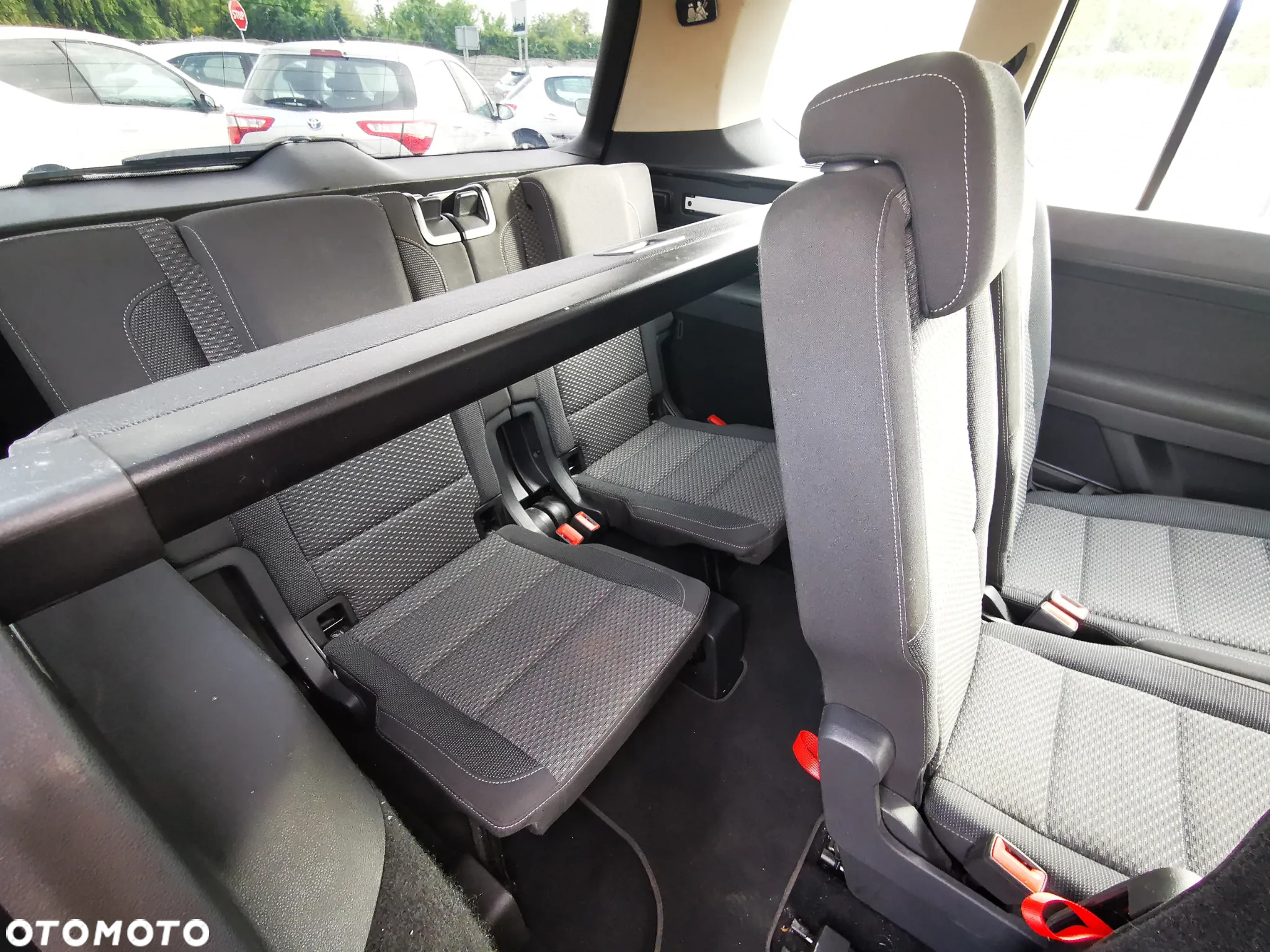 Volkswagen Touran 1.6 TDI SCR BlueMotion Technology Comfortline - 17