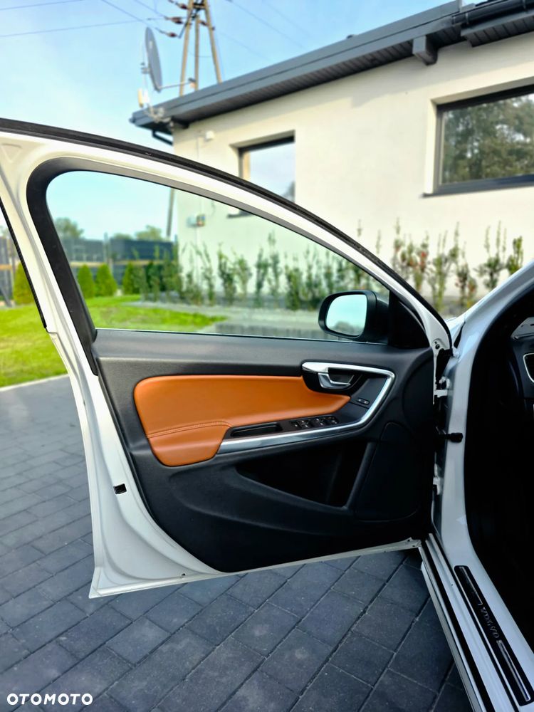 Volvo V60 T6 AWD Summum - 15
