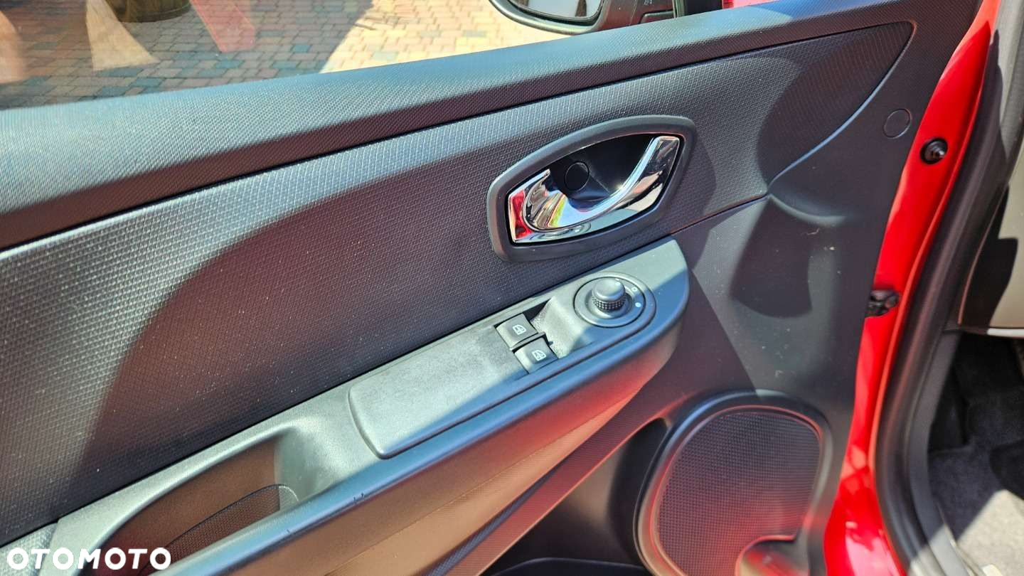 Renault Clio - 17