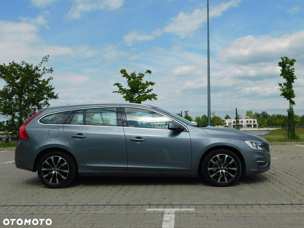 Volvo V60 D3 Drive-E Dynamic Edition (Momentum) - 4